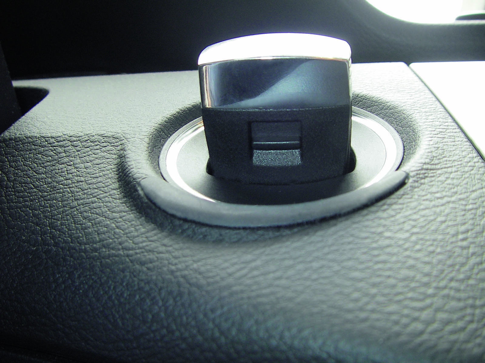 Keyless Go function: Ignition starter switch unlocking