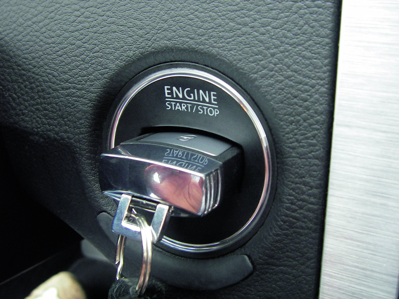 Keyless Go function: lock with ID transmitter