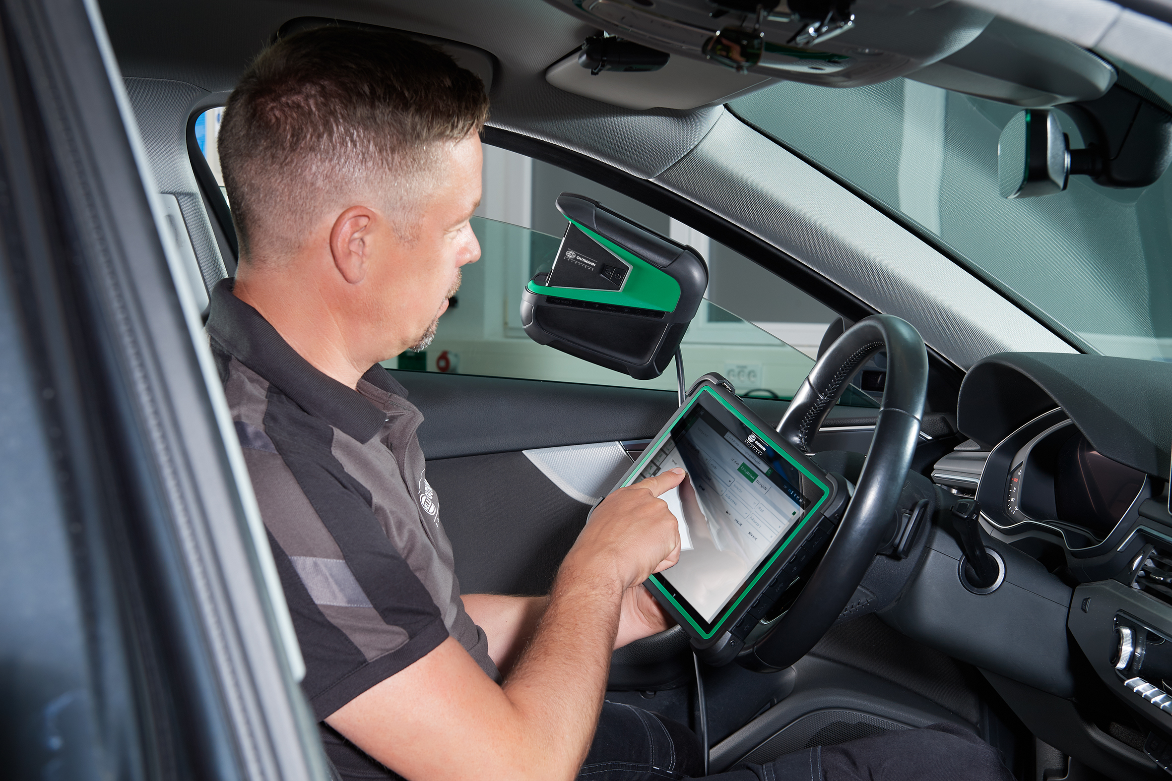 Automotive diagnostic devices for professionals