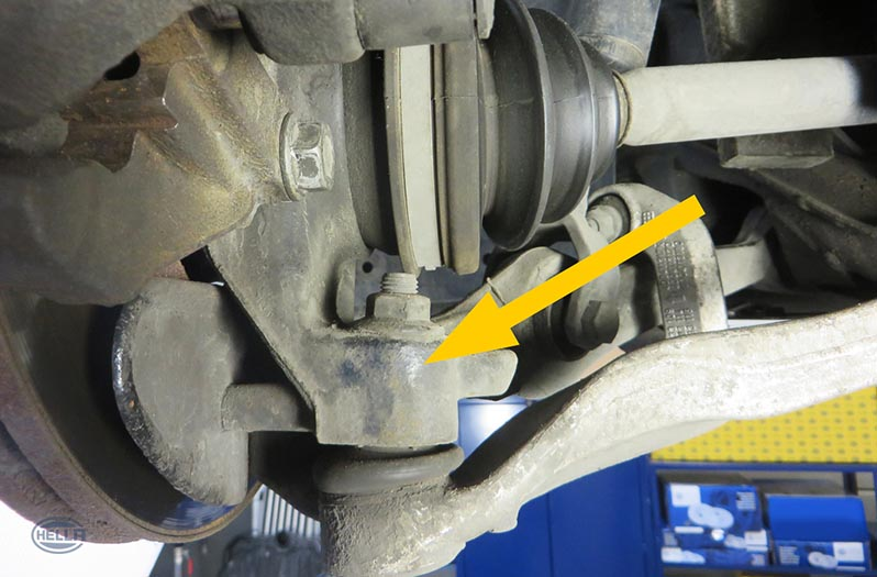 Checking the brakes - measures to identify sources of error - suspension joint Fig. 1