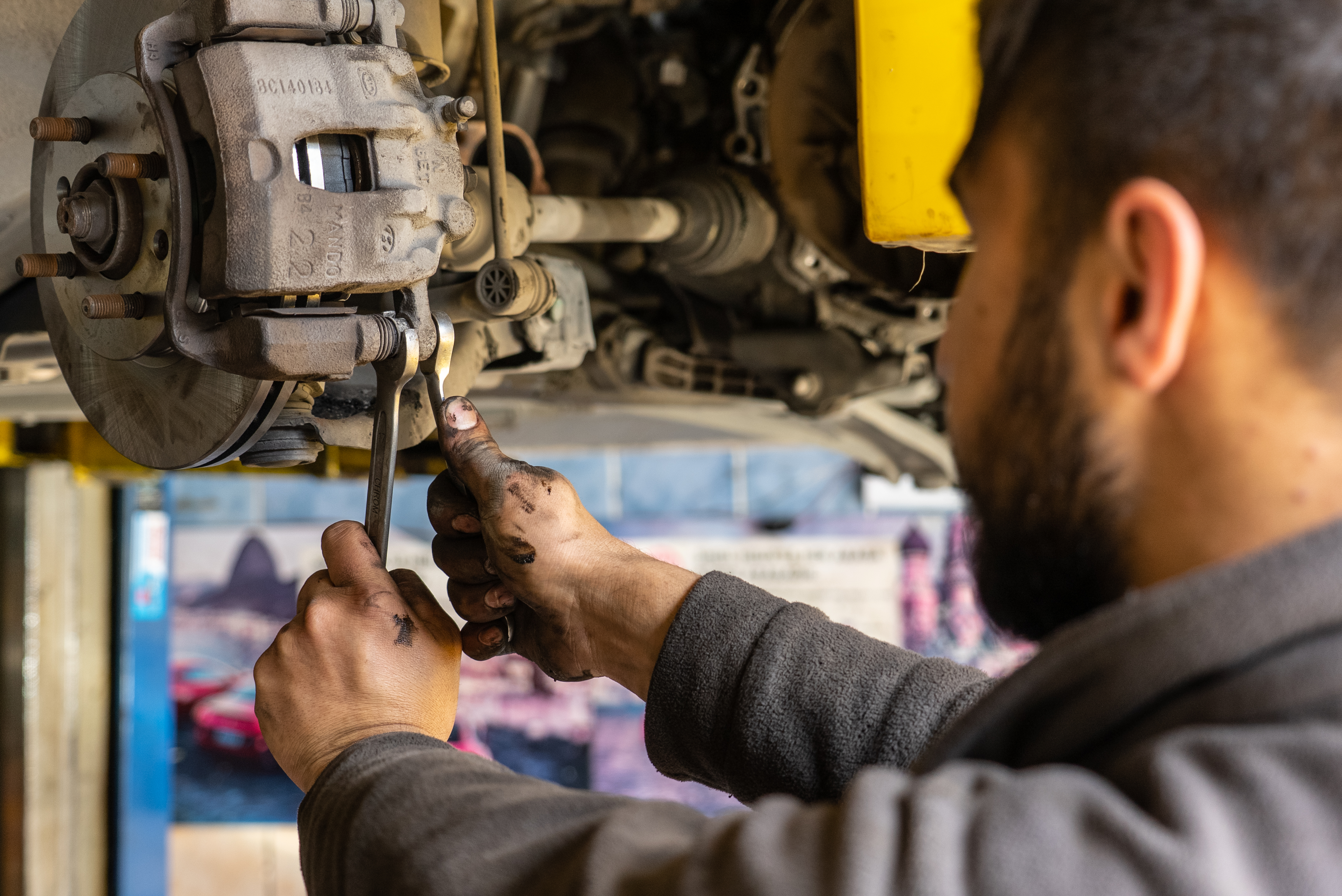 Identifying typical signs of damage to commercial vehicle brake pads: Causes, effects and recommended measures for workshop diagnosis.