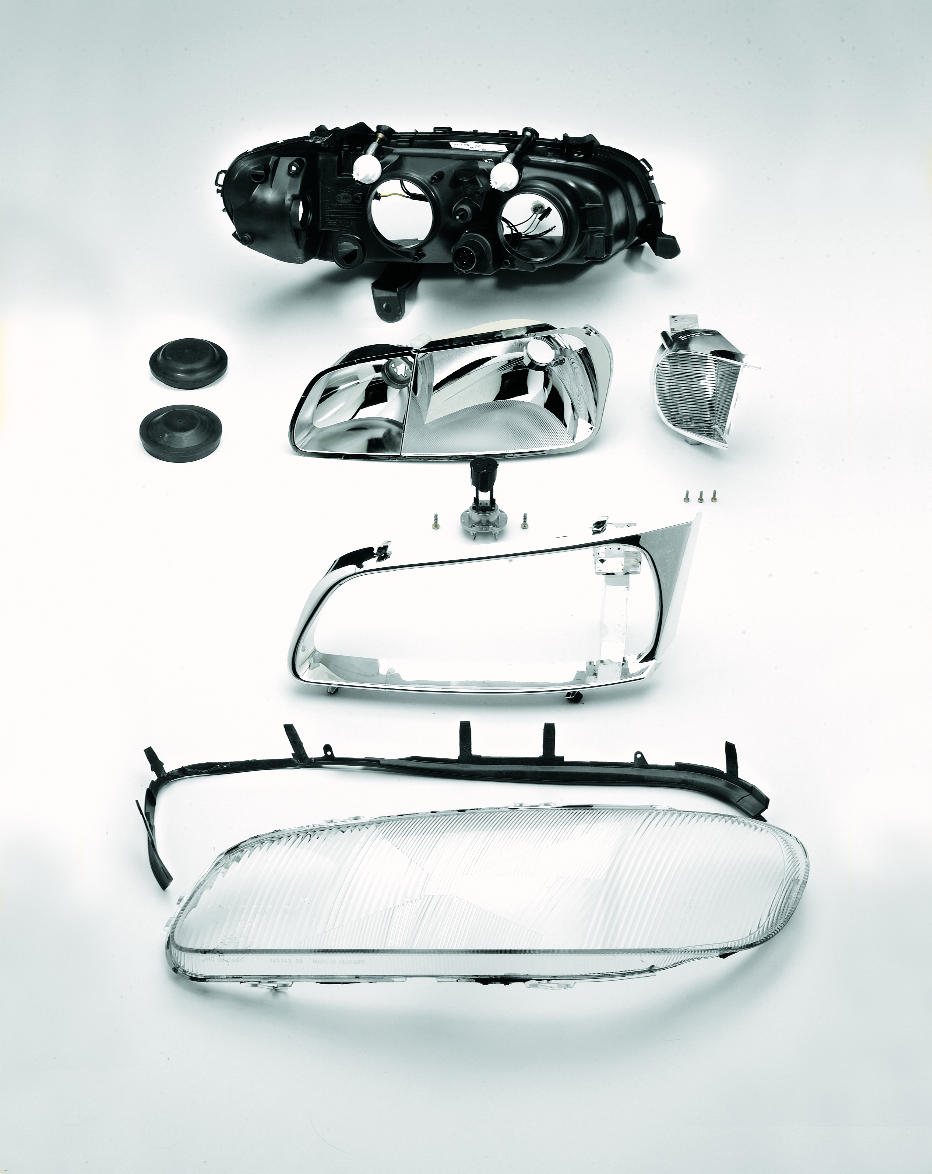 Vehicle headlamps: housing and reflector