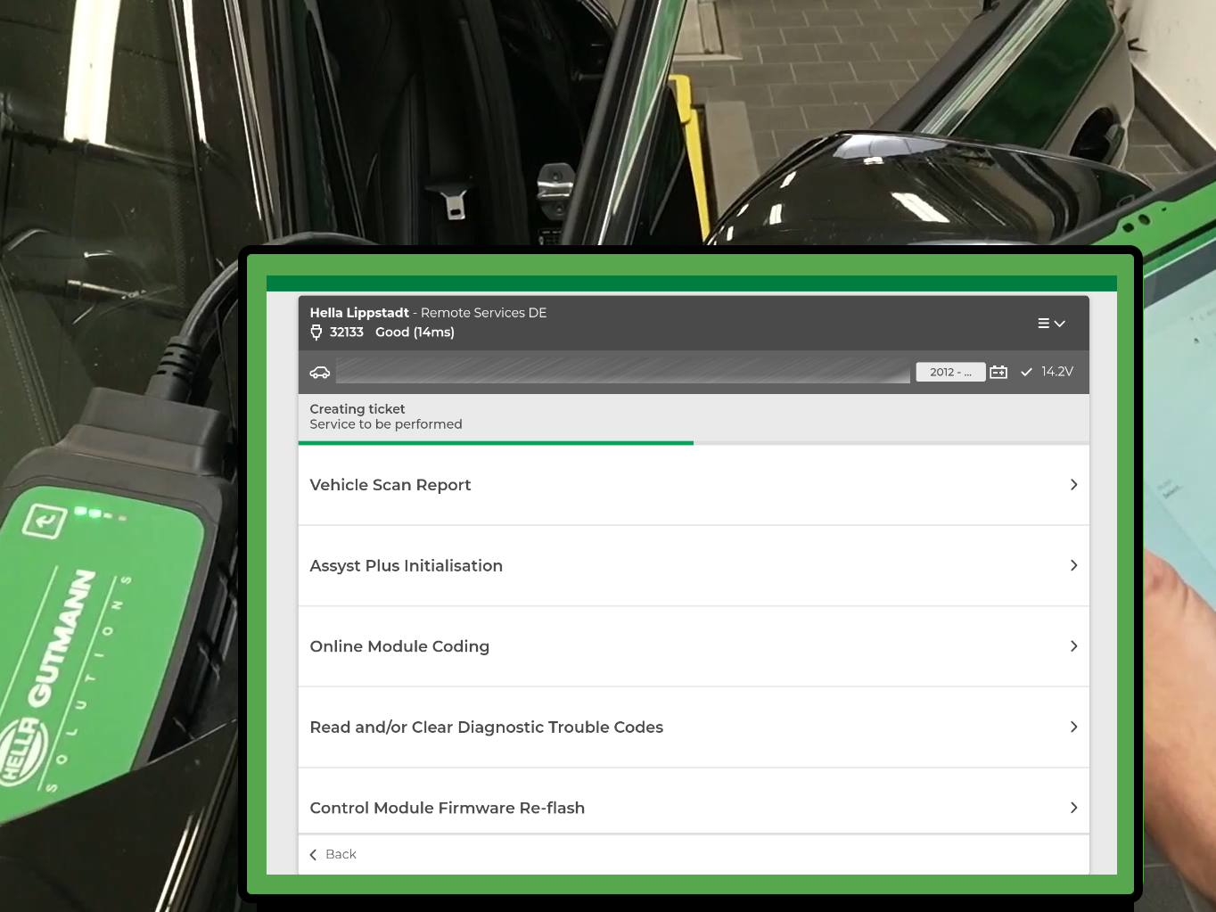 macs Remote Services diagnostic device from Hella-Gutmann in dialogue with the vehicle. Enables coding, component programming and ADAS system adjustments.