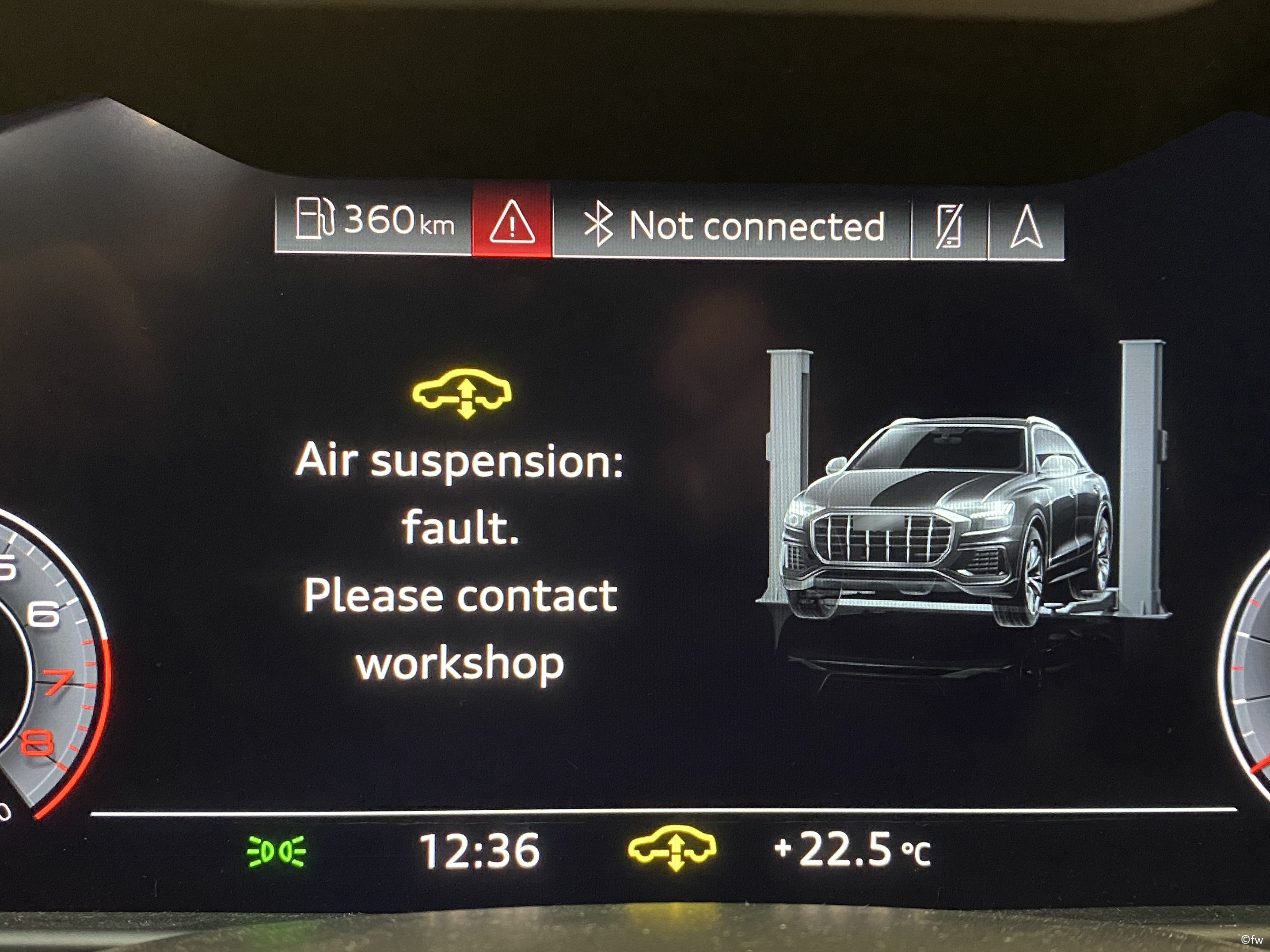 Exemplary representation of driver information in the instrument cluster 