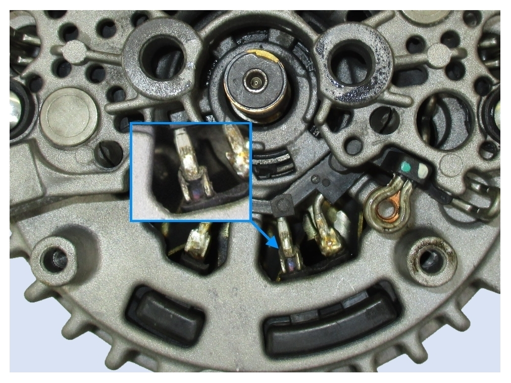 Cracking of a soldered connection in the alternator as a result of oil ingress. 