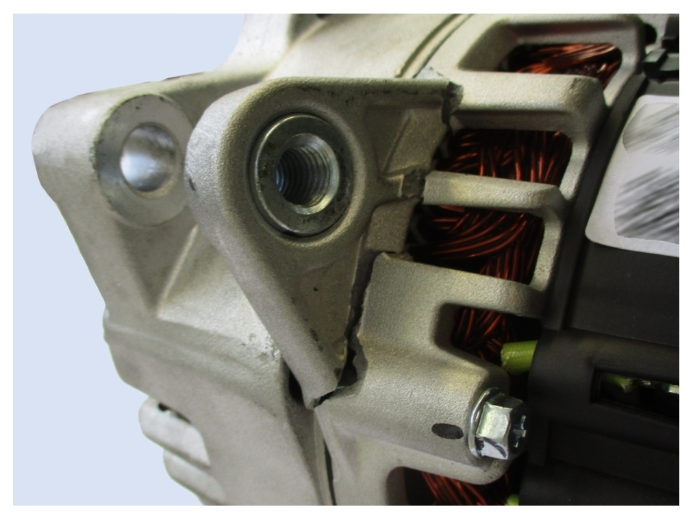 Housing breakage caused by too high a tightening torque