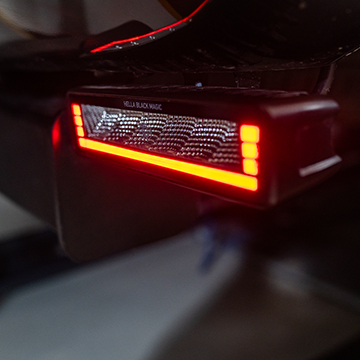 Design compatto e illuminazione potente fino a 3,500 lumen con funzioni luminose versatili. Scopri Black Magic Edgeless Pro Mini - Scopri di più
