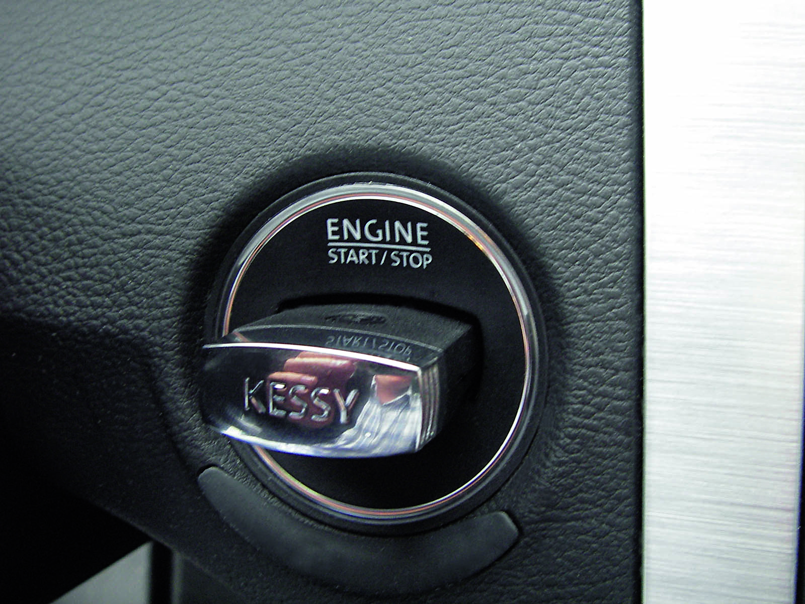 Keyless Go function: lock with ID transmitter
