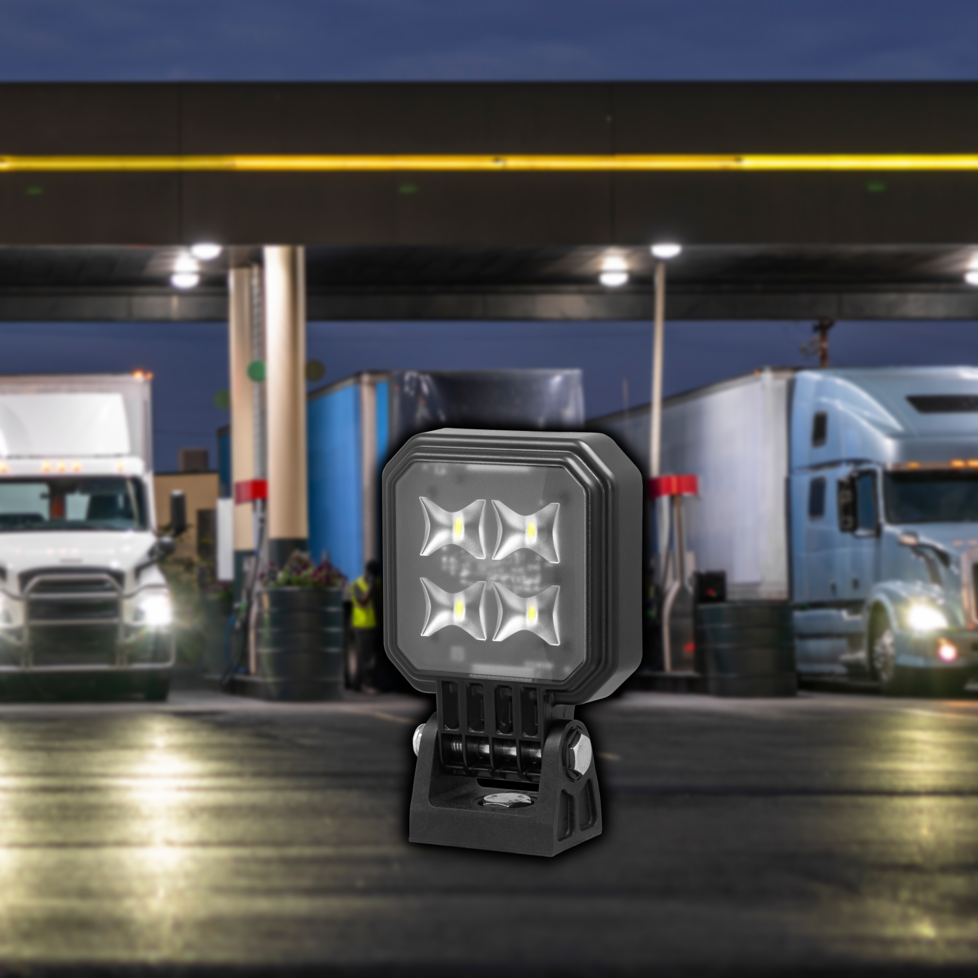 Potenza luminosa di 1,150 lumens con elevata efficienza energetica. HELLA Q110R presenta un design robusto ed elegante - Vedi i dettagli
