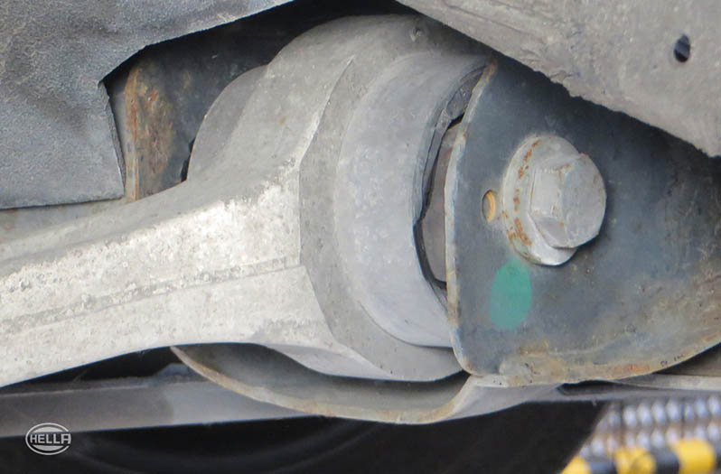 Checking brakes - measures to determine sources of error - Control arms