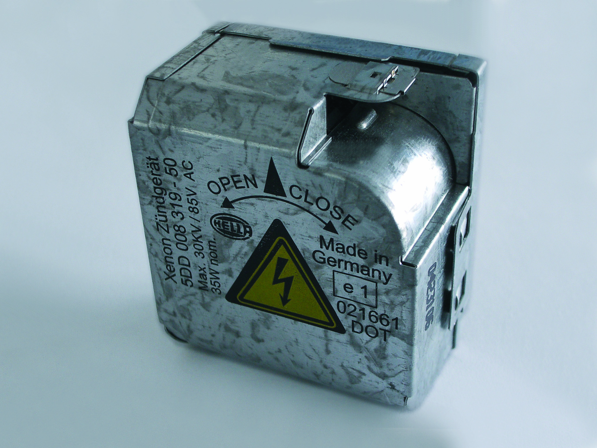Xenon ballasts: Ignition module shielded
